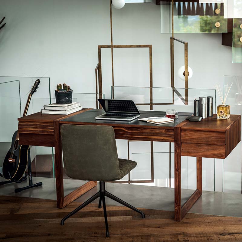 Elle Erit - Desk